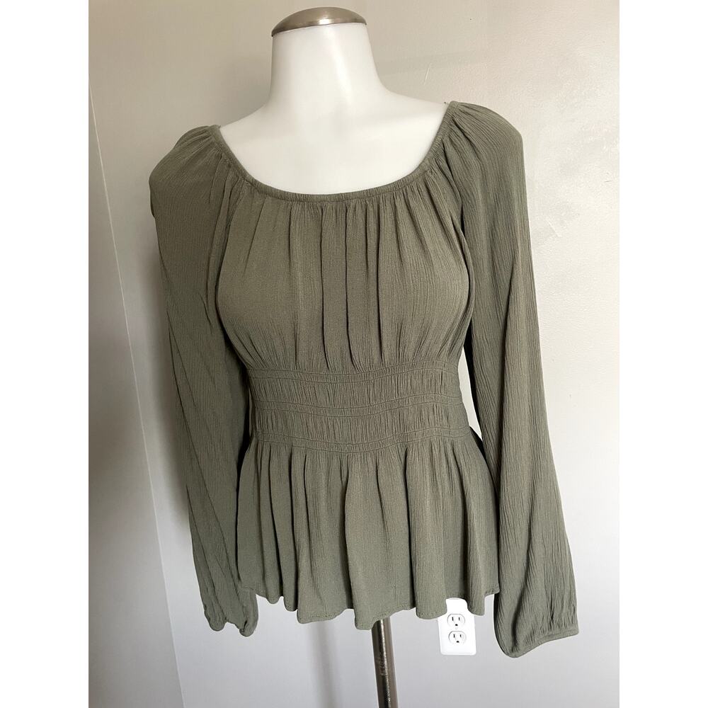 SO - Medium - Green Basic long-sleeve cute top